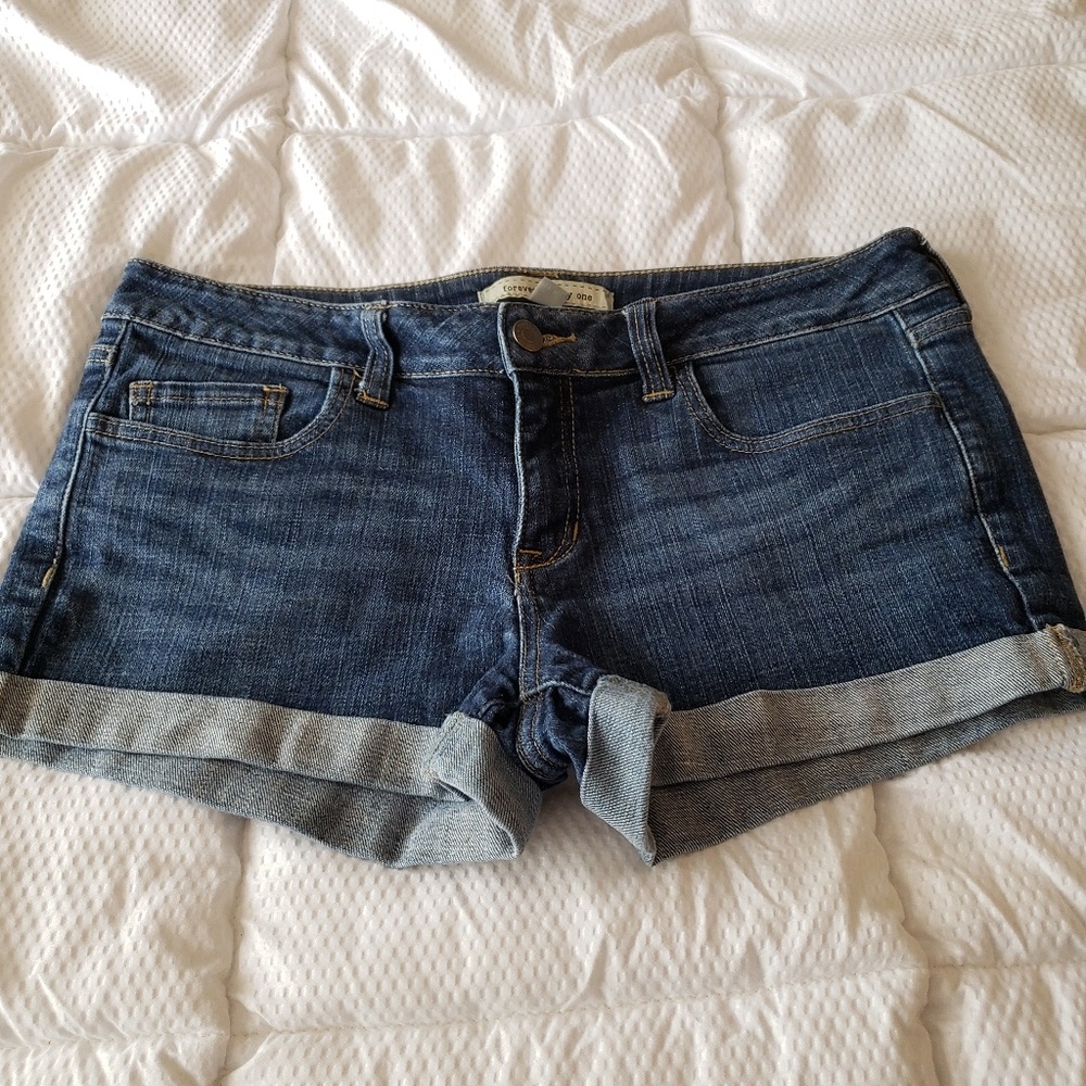 VERY GOOD CONDITION FOREVER 21JEAN SHORTS SIZE 30